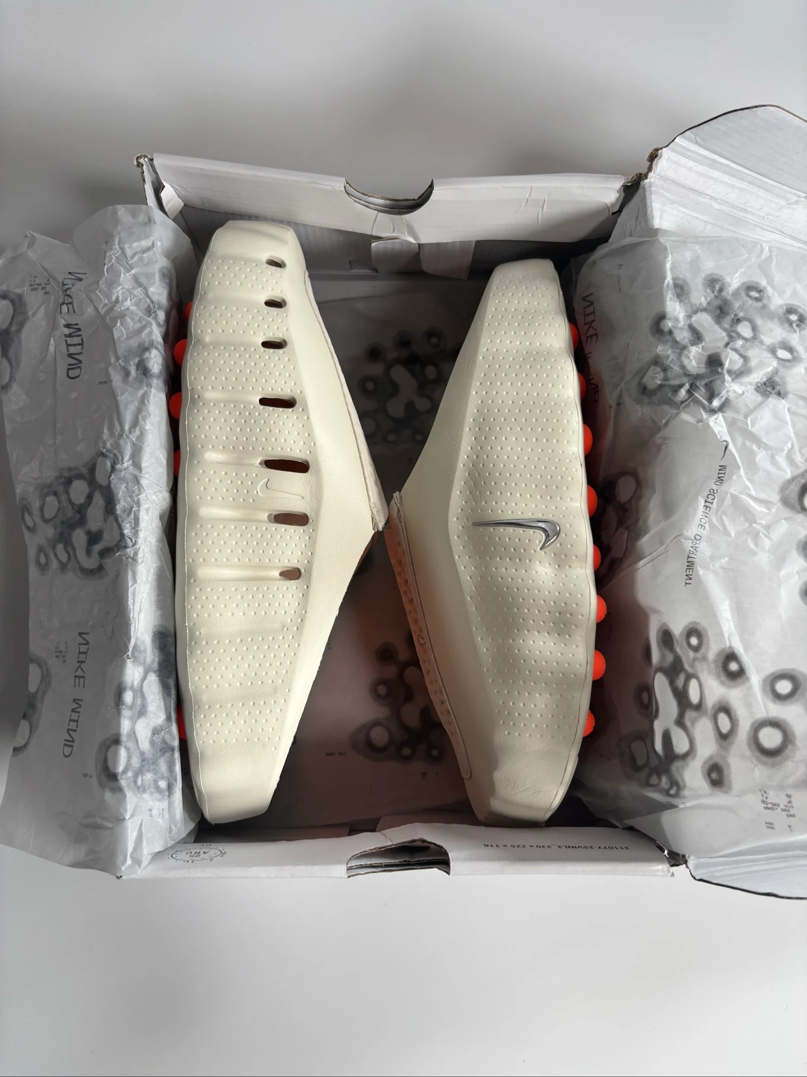 Nike Mind 001 Sail and Hyper Crimson - NEUF - Taille 42